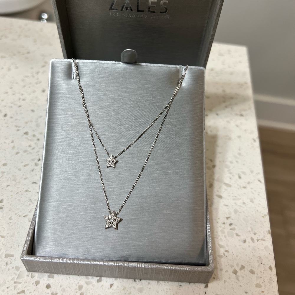 Zales Marilyn Monroe star necklace